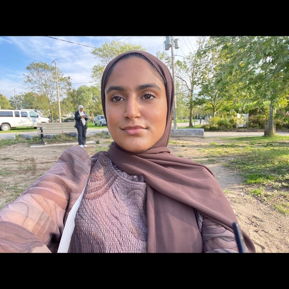 Meet your Posher, Fatima - Picture 1 of 1